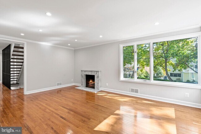 Foto del edificio - 4561 Indian Rock Terrace NW