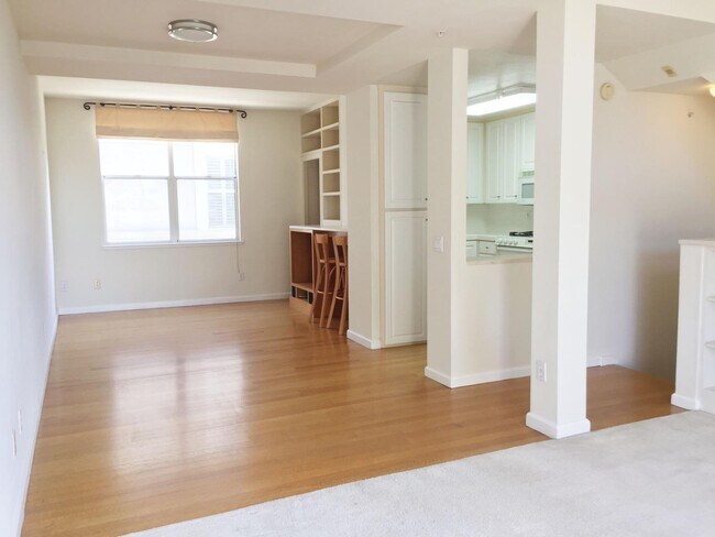 Building Photo - 315 Dunsmuir Terrace