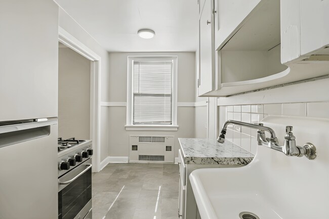 Building Photo - Marianne Apartments