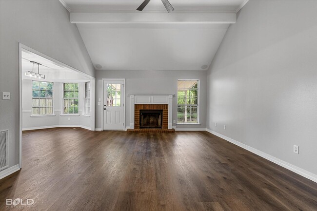 Building Photo - 6022 Summerville Ln