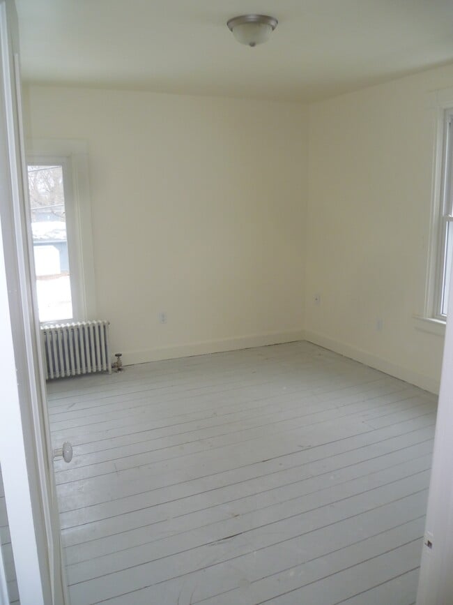 Building Photo - 205 Grandview St