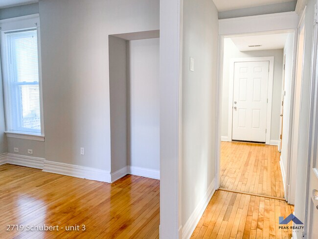 Building Photo - 2719 W Schubert Ave