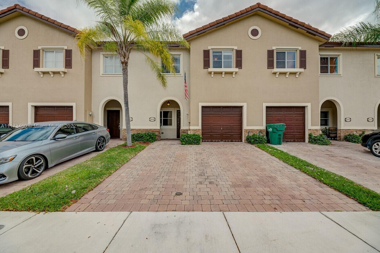 22019 SW 88th Path, Cutler Bay, FL 33190 Townhome Rentals in Cutler