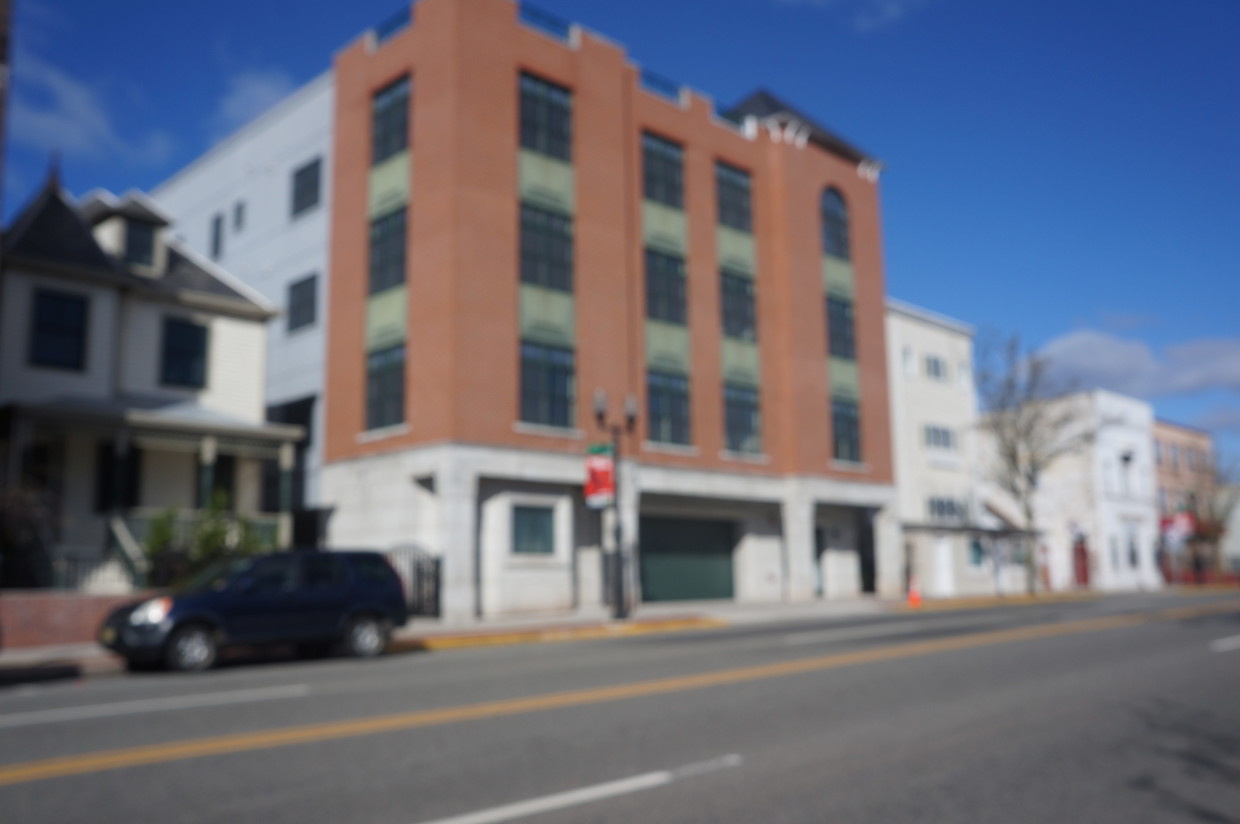 Primary Photo - 194 Bloomfield Ave