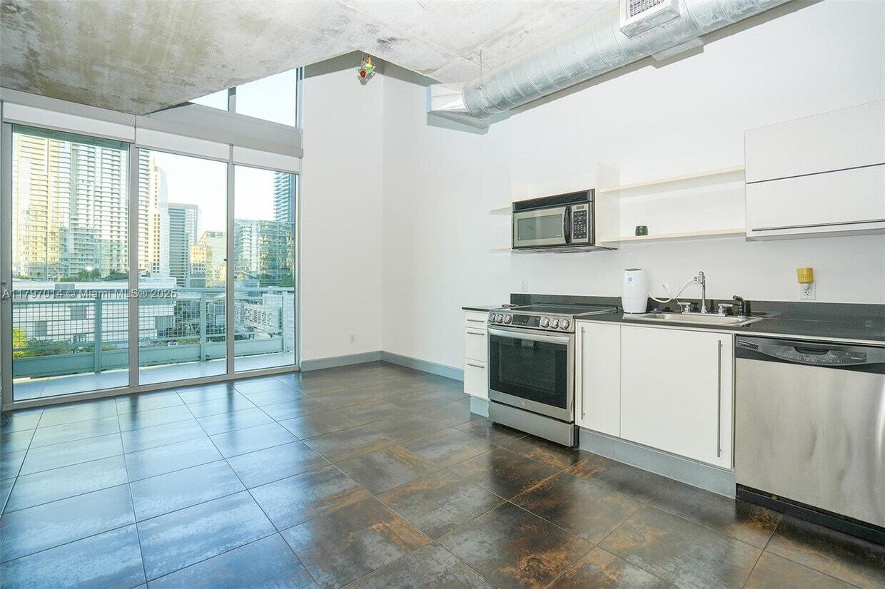 Primary Photo - 690 SW 1st Ct