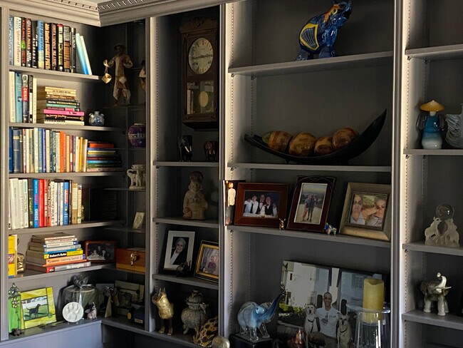 Built in bookcase - 6740 Hillpark Dr