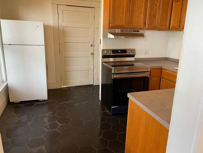 Building Photo - Amazing 3/ 1 House for Rent