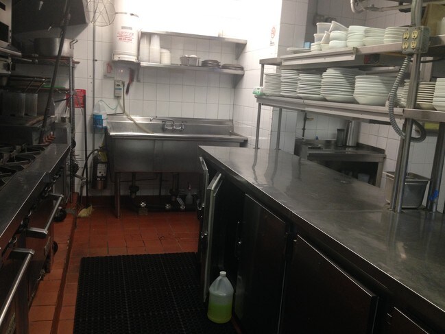 área de la cocina - 151 E 19th St