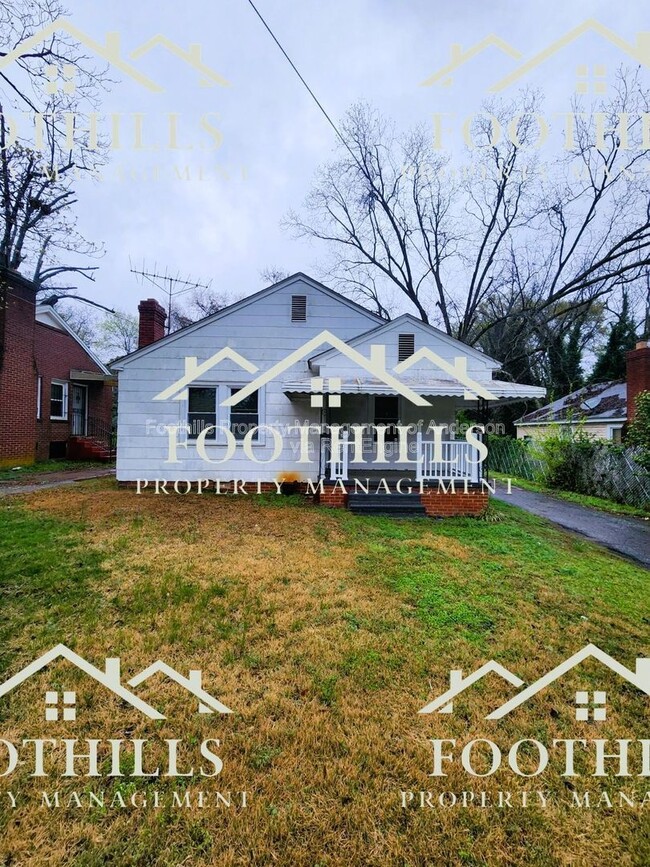 Building Photo - 211 Dickens Ave