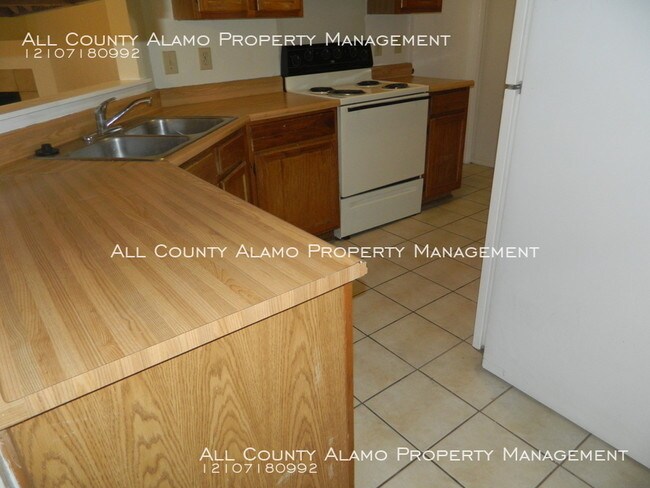 Foto del edificio - 3 Bedroom, 2 Bath duplex