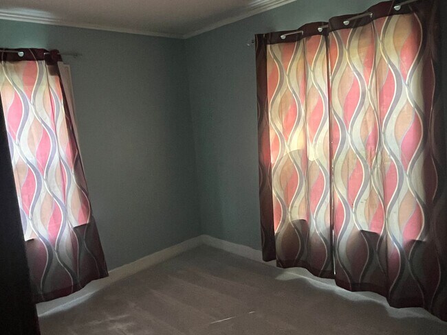Building Photo - 2 Bedroom/1 Bathroom Home For Lease