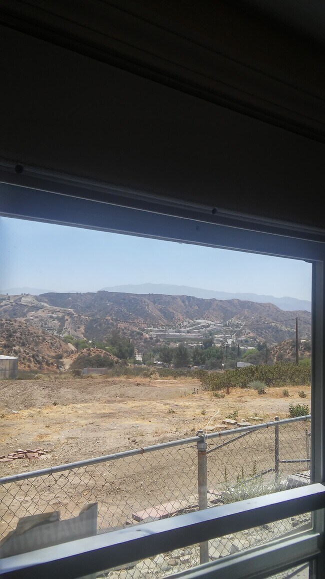 Foto del edificio - 24680 Sierra Hwy