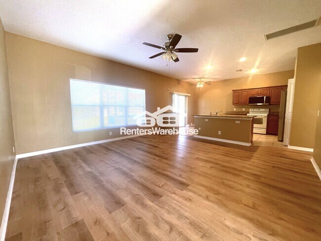 Building Photo - 884 Addison Dr NE