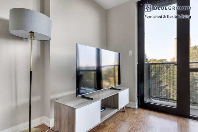 Foto del edificio - 5910 N Sheridan Rd