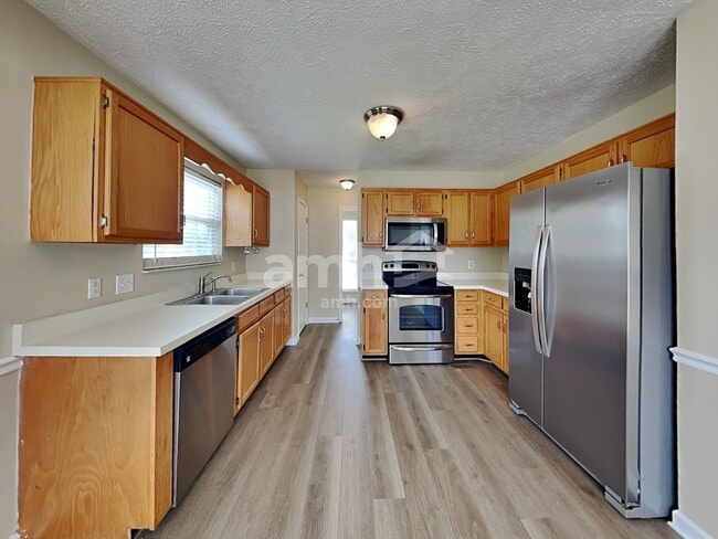Building Photo - 3000 S Waterford Ct