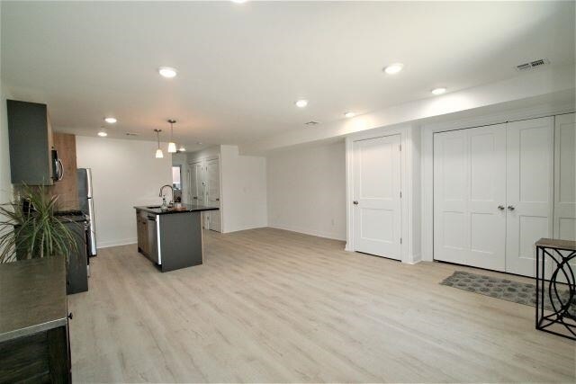 Building Photo - 782 Grand St