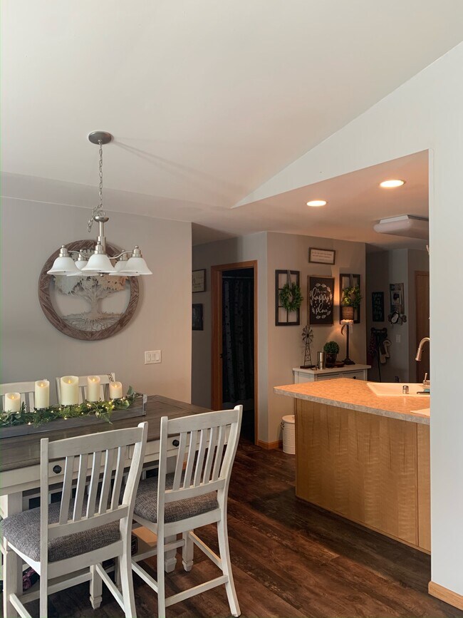 261 Alpine Pky Unit 261, Oregon, WI 53575 Condo for Rent in Oregon, WI