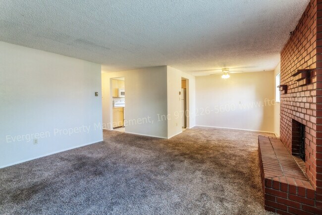 Building Photo - 915/917 Camelot Ct