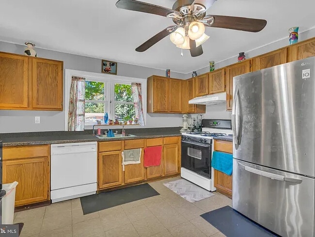 Building Photo - 134 Phillips Ave