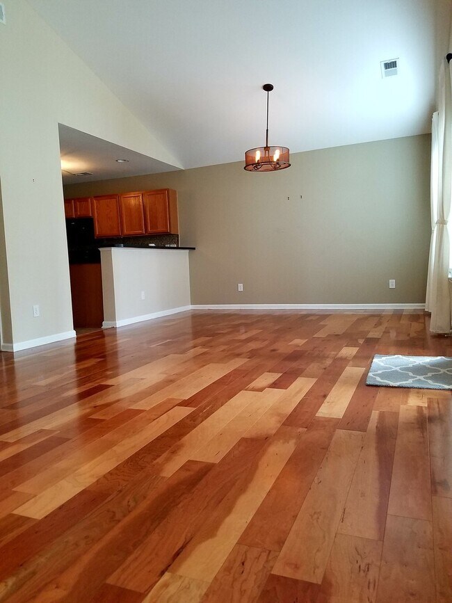Building Photo - CHARMING LEXINGTON HOME IN HERITAGE FARM