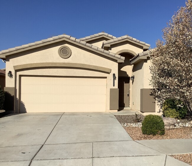 Building Photo - 6835 Old Mesa Dr NW