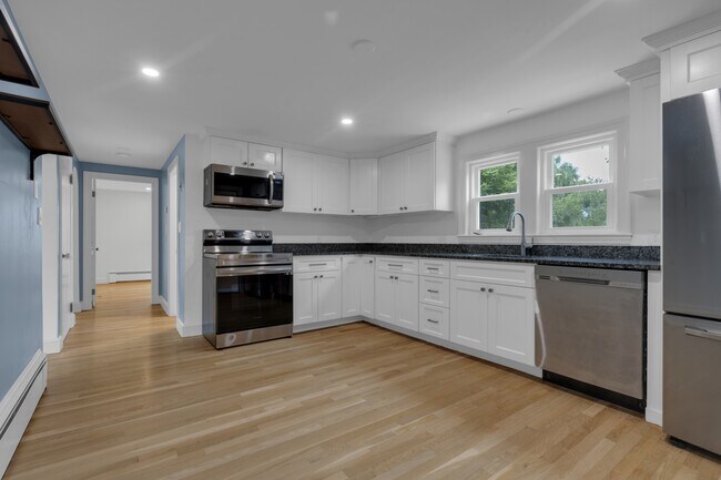 Foto del edificio - 104 Mishawum Rd