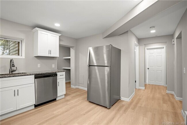 Foto del edificio - 106 River Rd