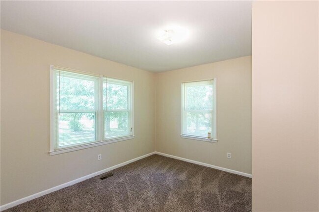 Foto del edificio - 794 Clarence Edwards Rd