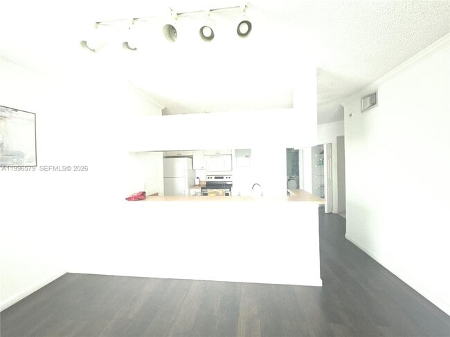 Foto del edificio - 17150 N Bay Rd