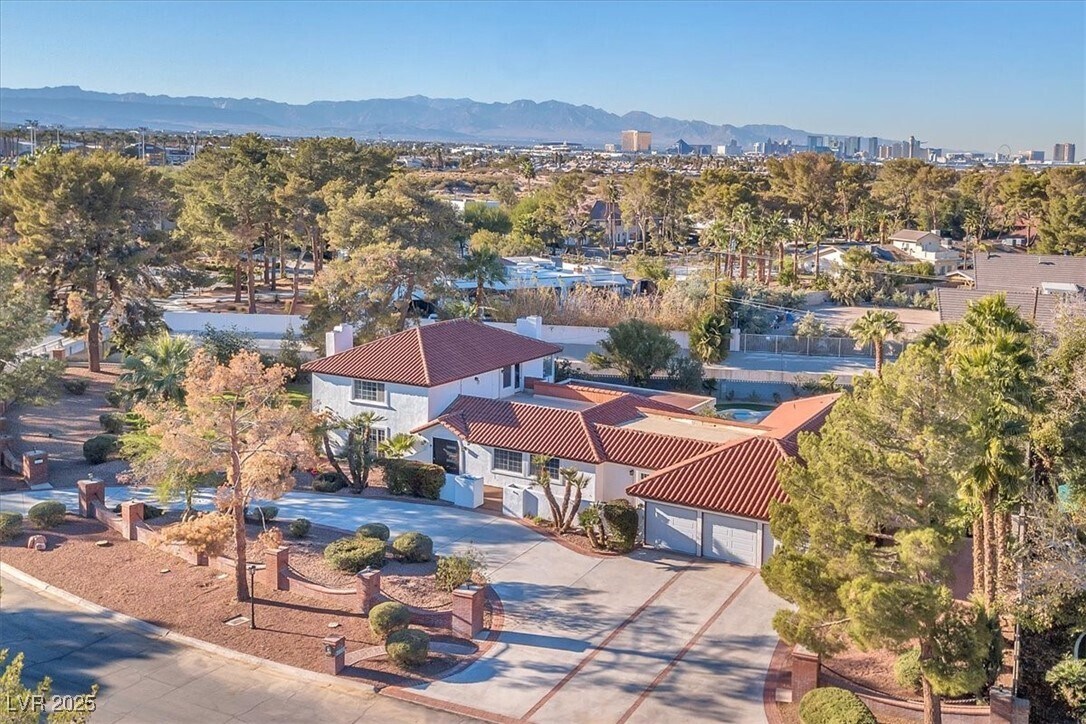 Primary Photo - 2868 Vista Del Sol Ave