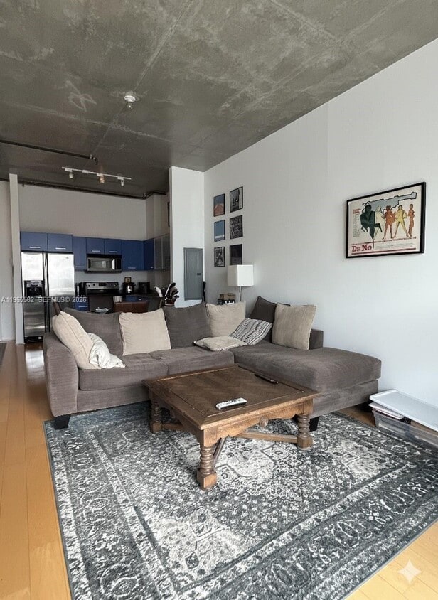 Building Photo - 313 NE 2nd St