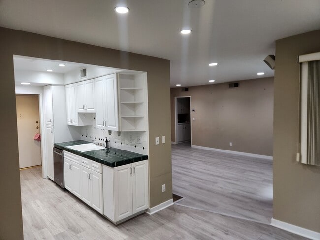 Foto del edificio - 1242 S Barrington Ave