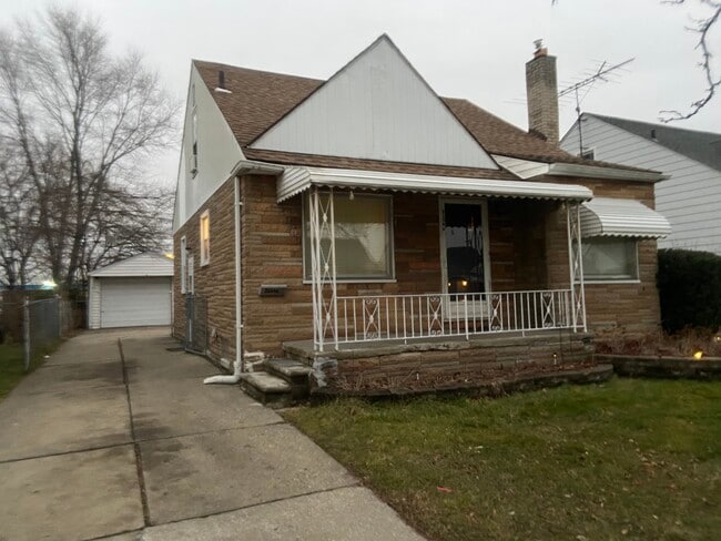 Building Photo - 21546 Syracuse Ave