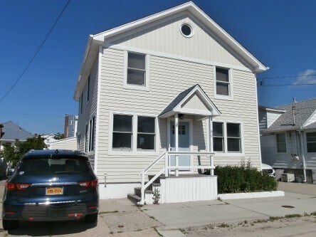 Building Photo - 83 Mineola Ave