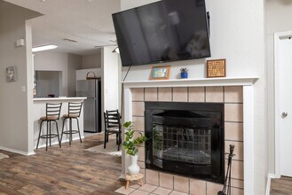Building Photo - 2719 Stratford Ct