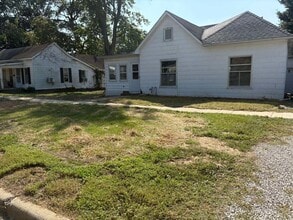 Building Photo - 999 N 1st St