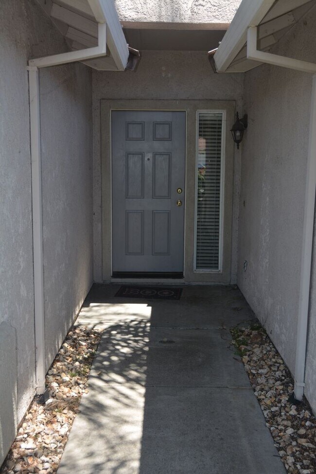 Foto del edificio - 5163 Tehachapi Way