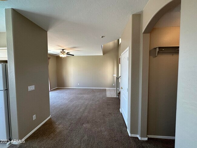 Foto del edificio - 16914 S Cedarwood Ln