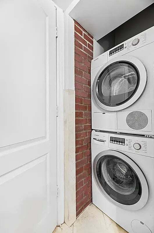 Building Photo - 290 W 12th St