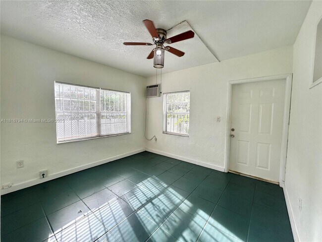 Foto del edificio - 601 NW 90th St