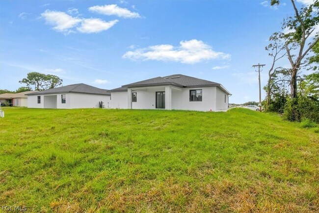 Foto del edificio - 541 Chalet Ave S