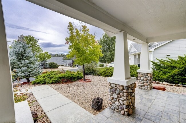 Building Photo - 2 bedroom, 2 bathroom home in Victorian Es...