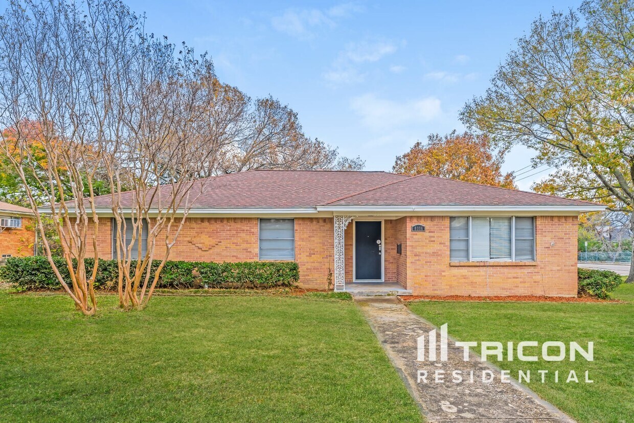 Foto principal - 8006 Hunnicut Rd