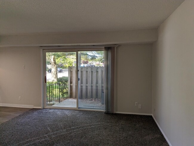 Building Photo - 3602 Kenbrooke Ct