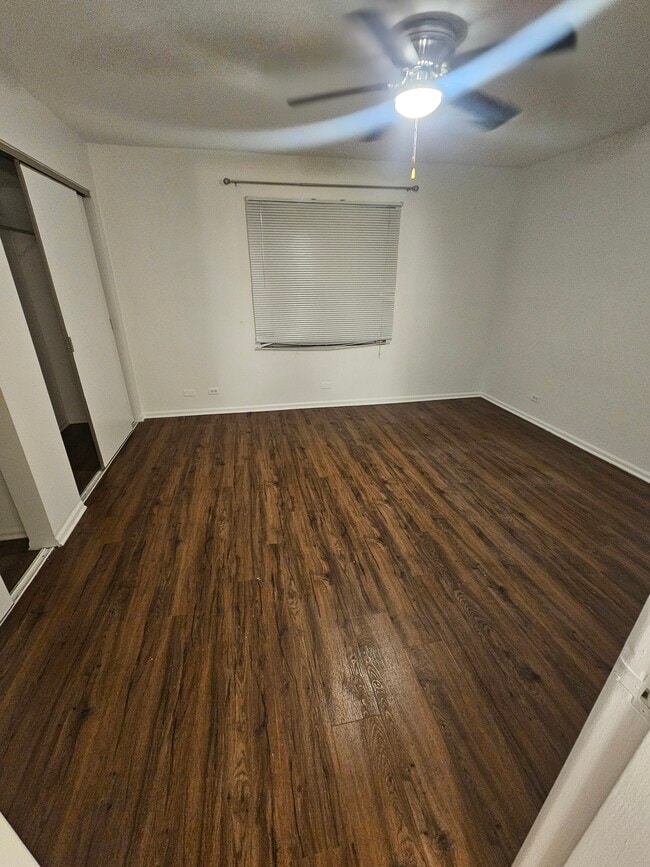 Foto del edificio - 146 Green Bay Rd