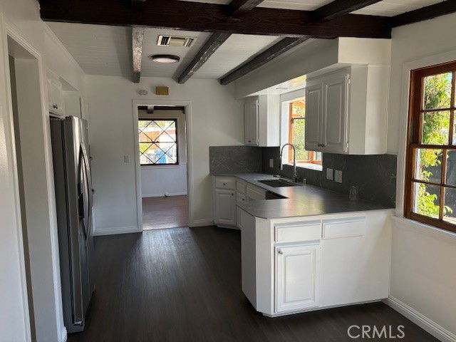 Foto del edificio - 22354 Burbank Blvd