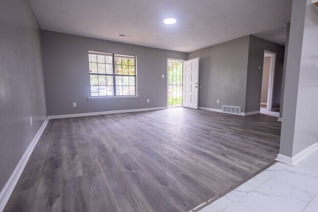 Foto del edificio - 4693 Deep Brook Dr