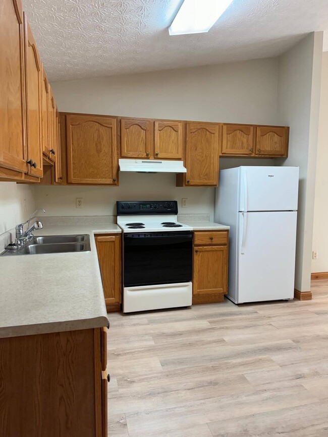 Kitchen - 2237 Shamrock Ln