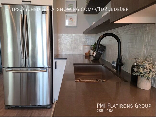 Building Photo - Chic Modern Chaffee Park Condo