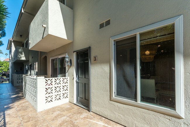 Building Photo - 1024 5th St